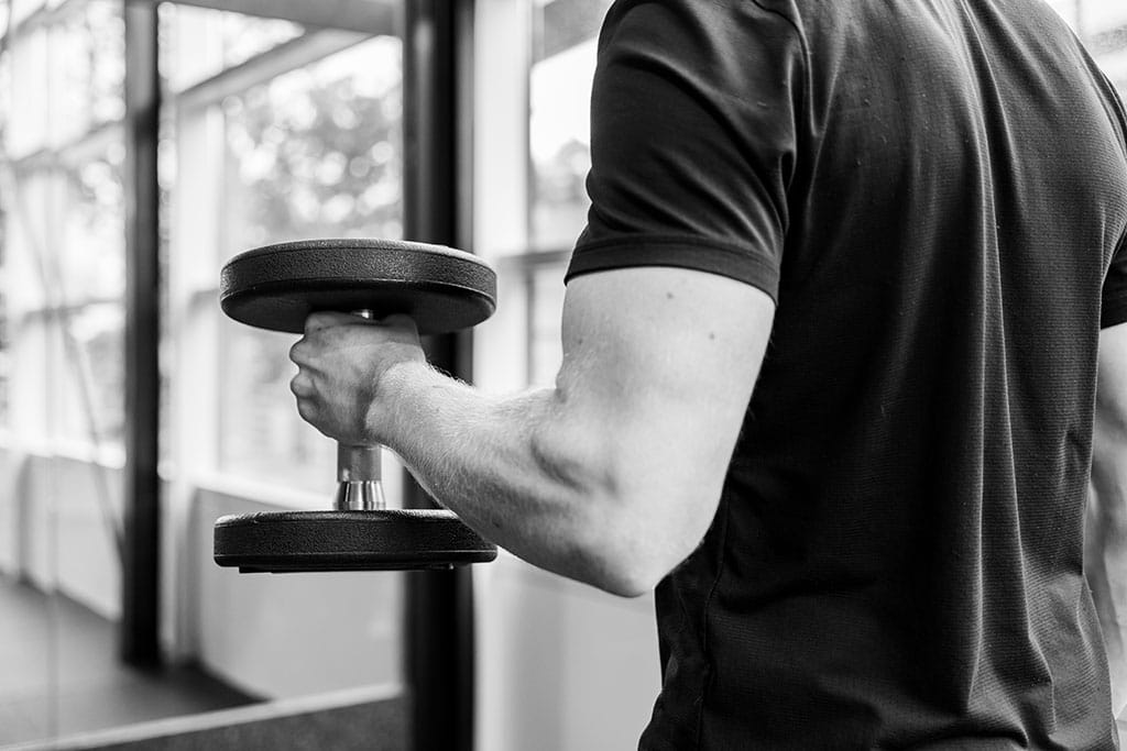 Physiotherapist Christiaan Groen treating a patient in Heerenveen